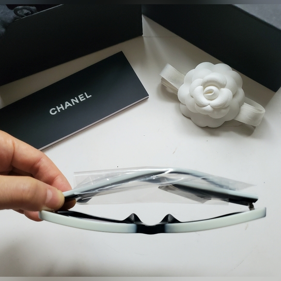 Chanel Logo Two Tone slSquare Sunglasses Brand New - Picture 8 of 8